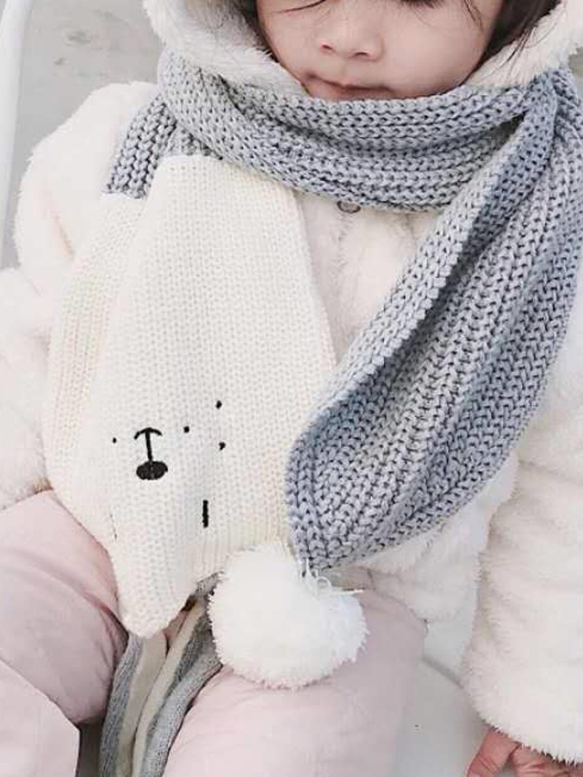 Poza produs Fular tricotat "Cute Rabbit" cu urechi aplicate